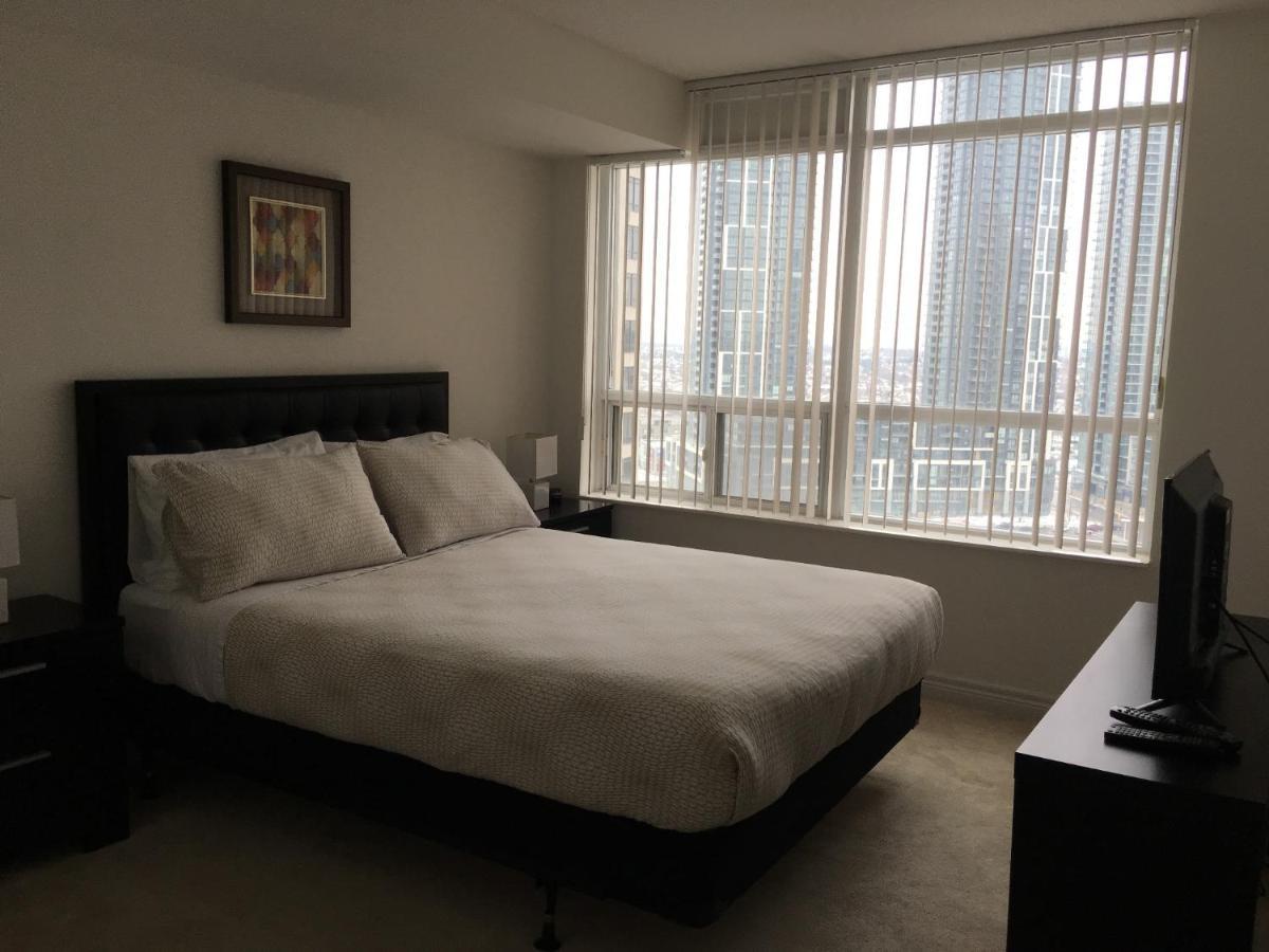 Maplewood Suites - Square One 미시소거 외부 사진