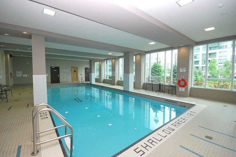 Maplewood Suites - Square One 미시소거 외부 사진