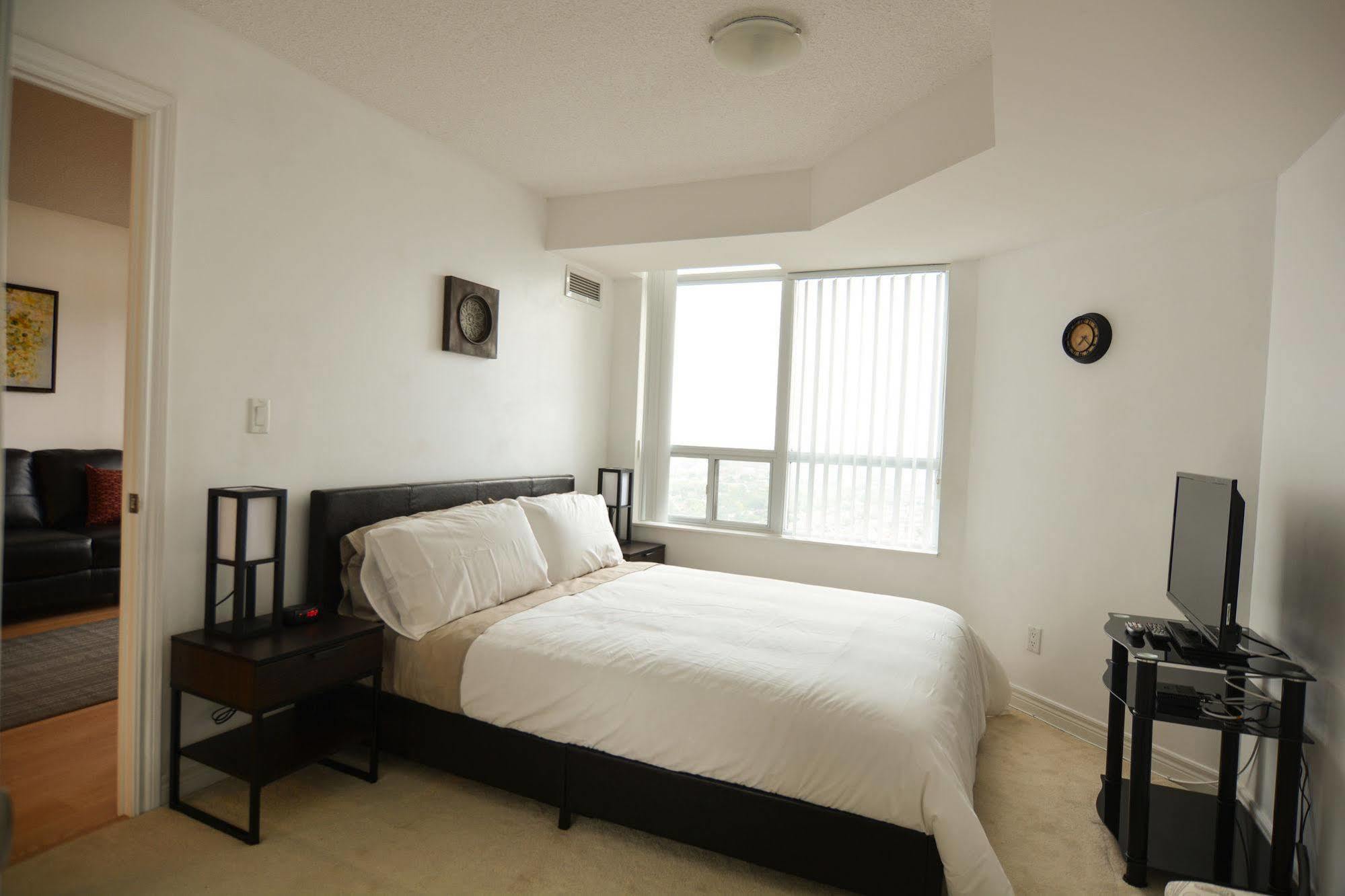 Maplewood Suites - Square One 미시소거 외부 사진